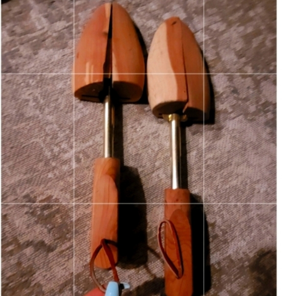 Sof Soleshoe Split Toe Cedar Shoe Tree Pre-owned - Picture 2 of 7